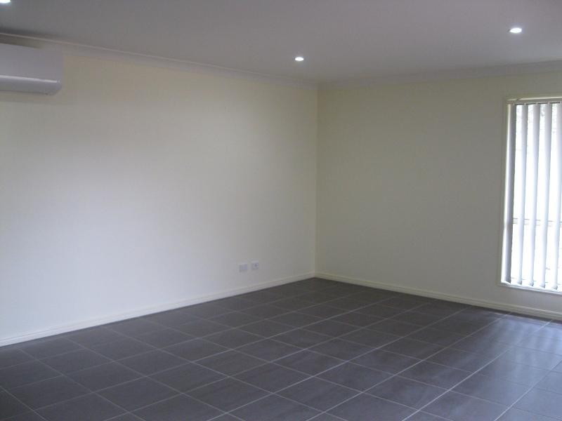 27 Barwell  St, Brassall QLD 4305