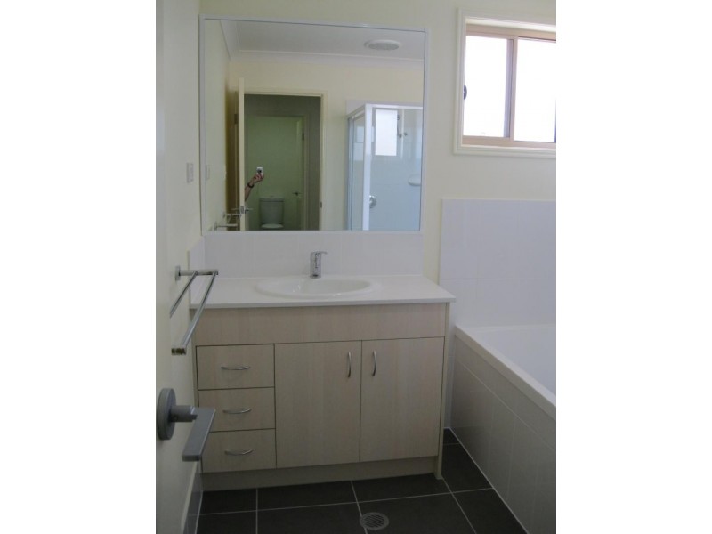 27 Barwell  St, Brassall QLD 4305