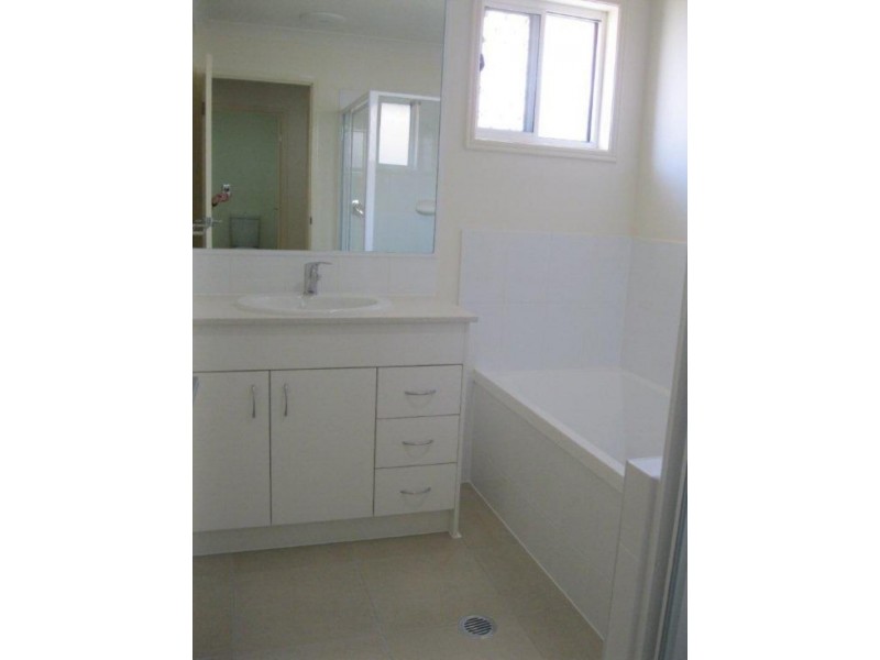 25 Barwell St, Brassall QLD 4305