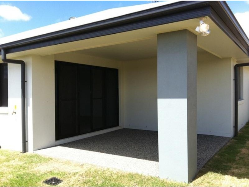 124 Whitehaven Dr, Blacks Beach QLD 4740