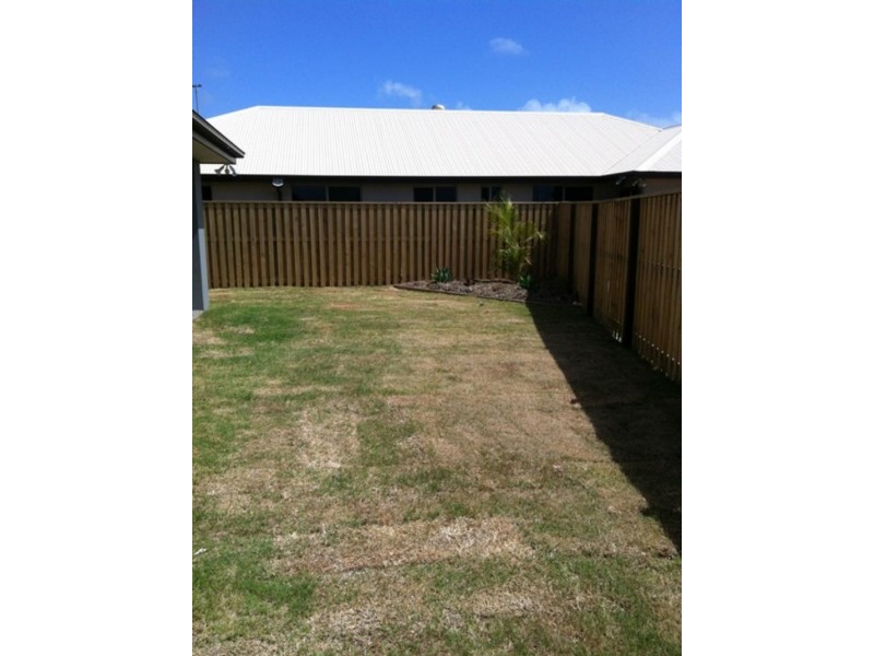 124 Whitehaven Dr, Blacks Beach QLD 4740