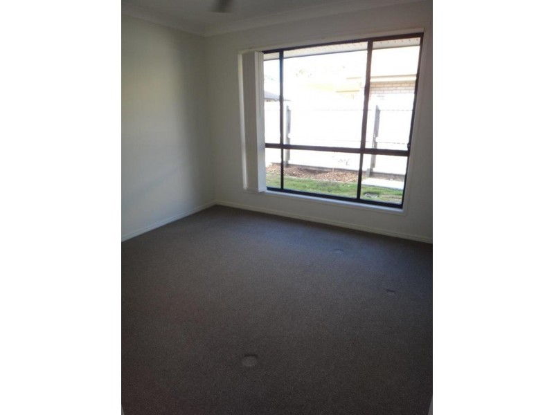 2/12 Chris St, Redbank QLD 4301