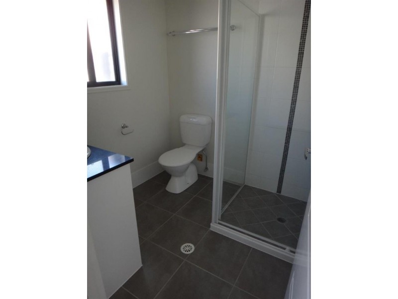 2/12 Chris St, Redbank QLD 4301