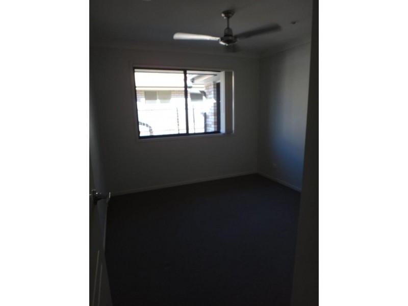 2/12 Chris St, Redbank QLD 4301