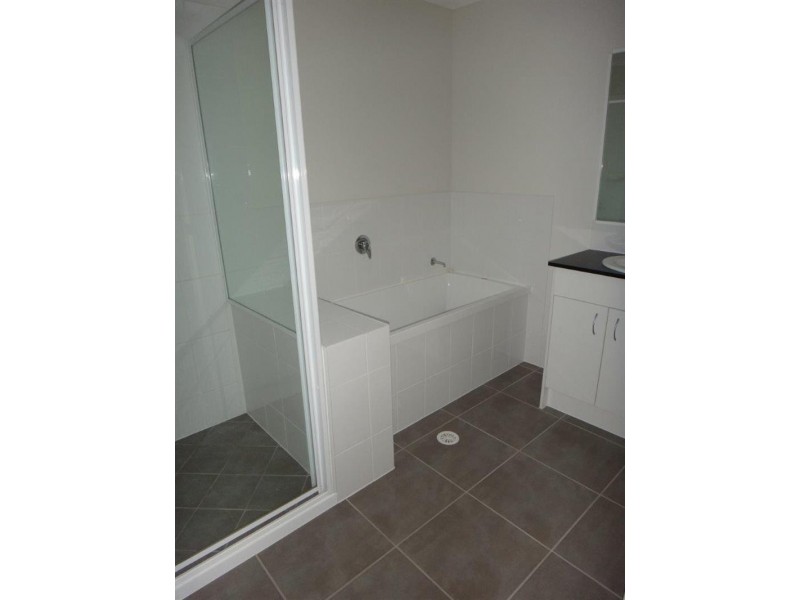 2/12 Chris St, Redbank QLD 4301