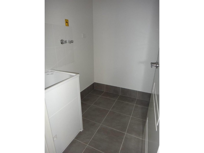 2/12 Chris St, Redbank QLD 4301