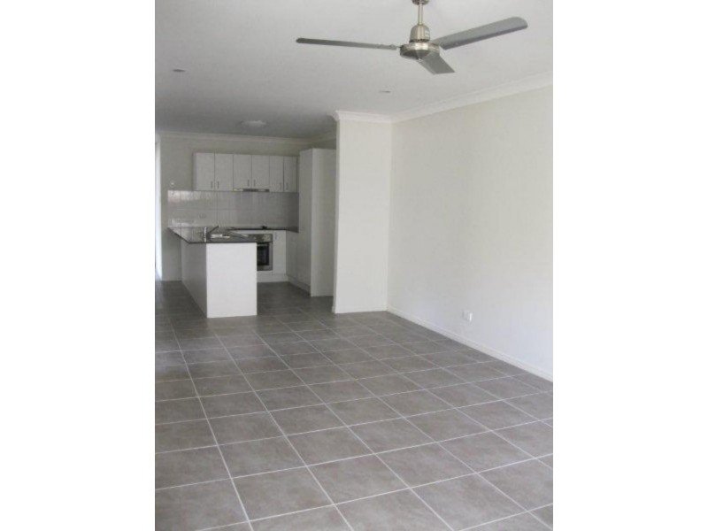 1/1 Belle  Ct, Redbank QLD 4301