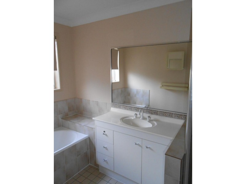 5 Acorn Cres, Flinders View QLD 4305