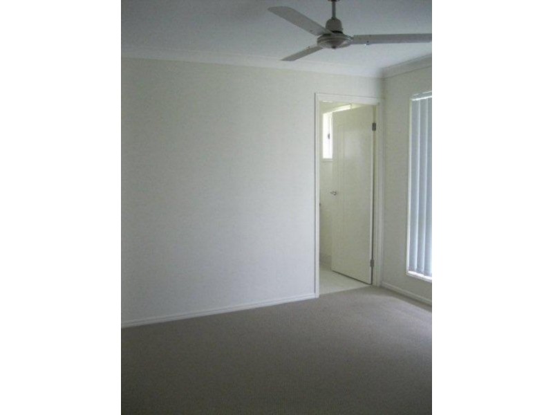 1/13 Chris St, Redbank QLD 4301