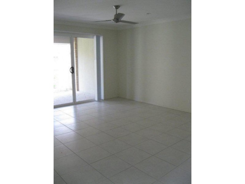 1/13 Chris St, Redbank QLD 4301