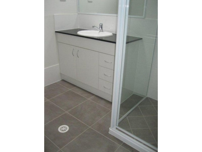 2/27 Belle  Ct, Redbank QLD 4301