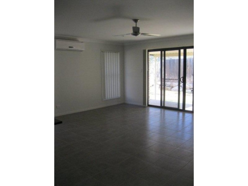 2/27 Belle  Ct, Redbank QLD 4301