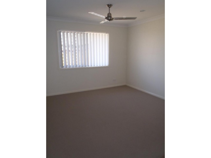 128 Whitehaven Dr, Blacks Beach QLD 4740