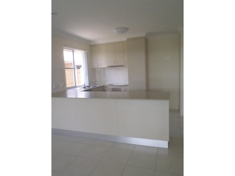 140 Whitehaven Dr, Blacks Beach QLD 4740