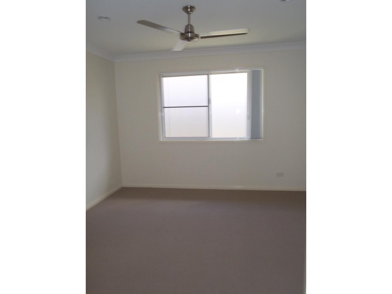 140 Whitehaven Dr, Blacks Beach QLD 4740