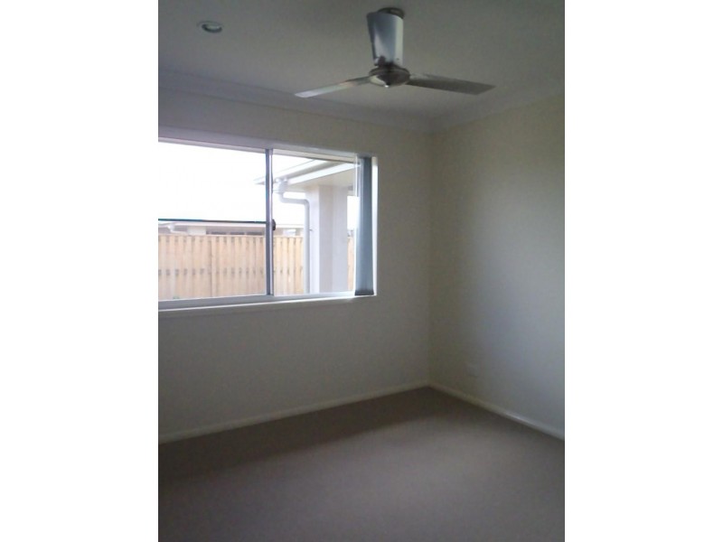 140 Whitehaven Dr, Blacks Beach QLD 4740