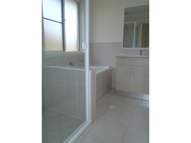 140 Whitehaven Dr, Blacks Beach QLD 4740