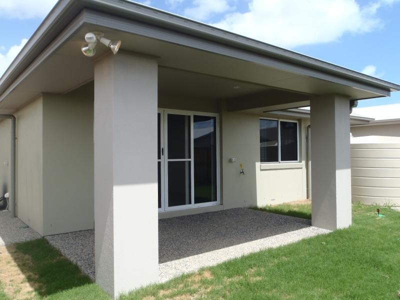 140 Whitehaven Dr, Blacks Beach QLD 4740