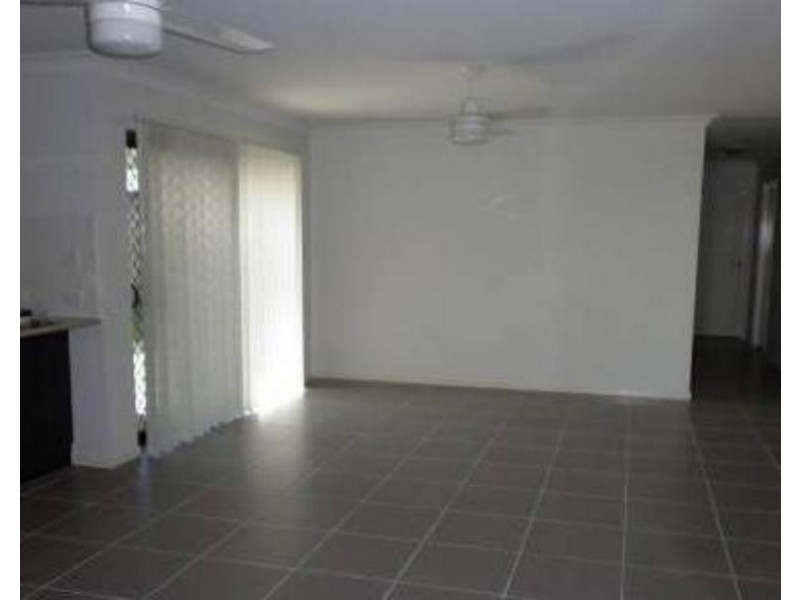 10 Schooner Ave, Shoal Point QLD 4750