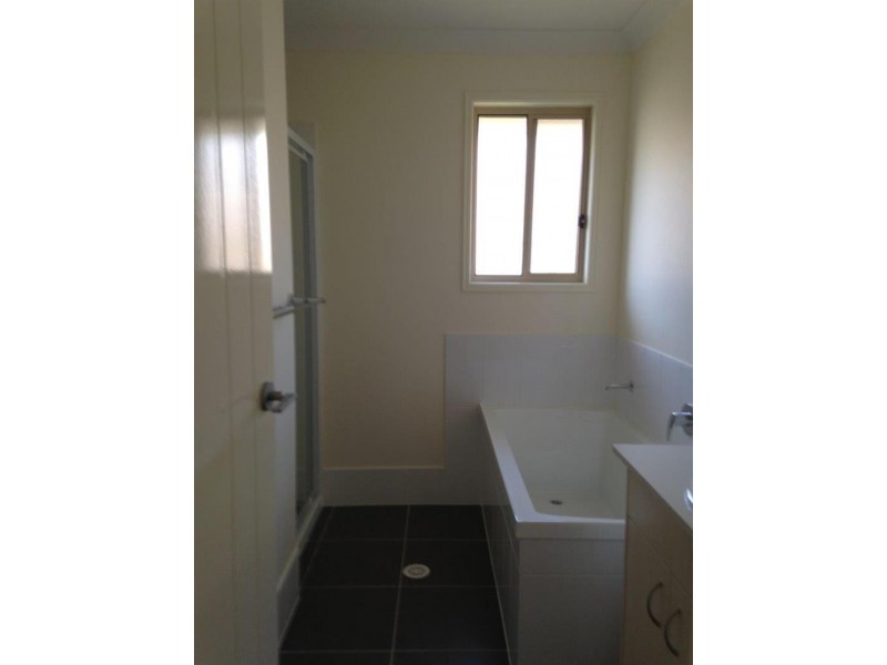 34 Moonlight Dr, Brassall QLD 4305