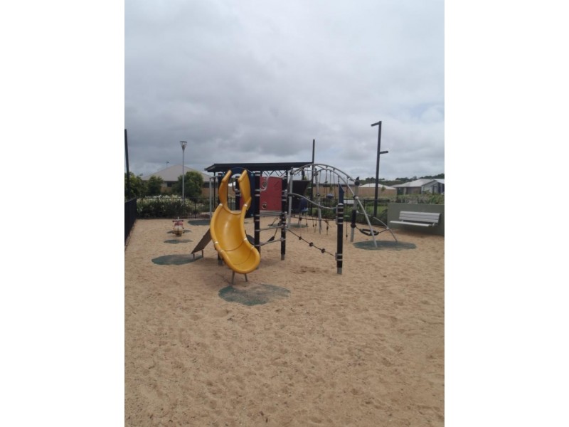 114 Whitehaven Dr, Blacks Beach QLD 4740