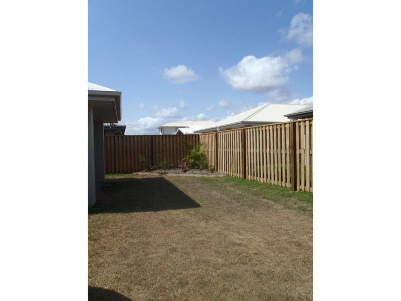 9 Cable Ct, Blacks Beach QLD 4740