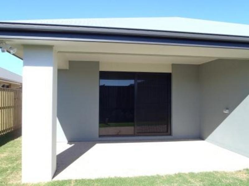 66 Newport Pde, Blacks Beach QLD 4740