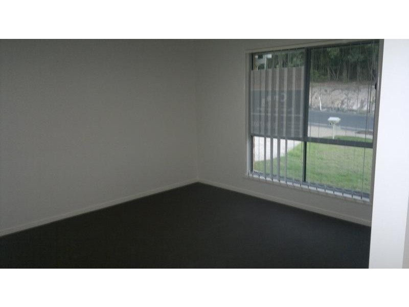 74 Henry St, Brassall QLD 4305