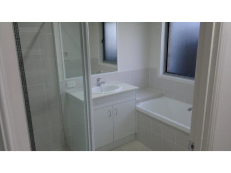 74 Henry St, Brassall QLD 4305