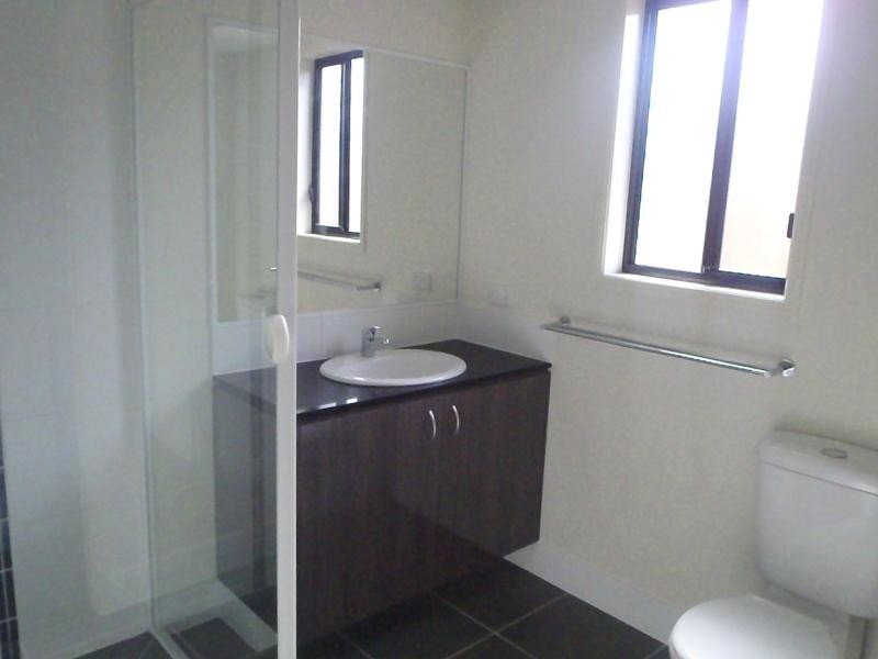 8 Scarborough  Cct, Blacks Beach QLD 4740