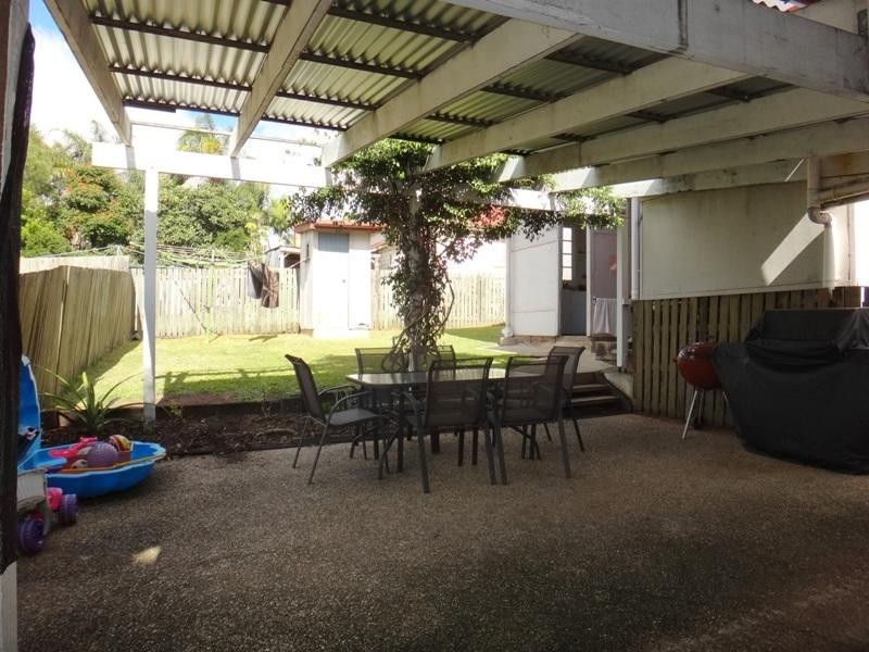 73 Downs  St, North Ipswich QLD 4305