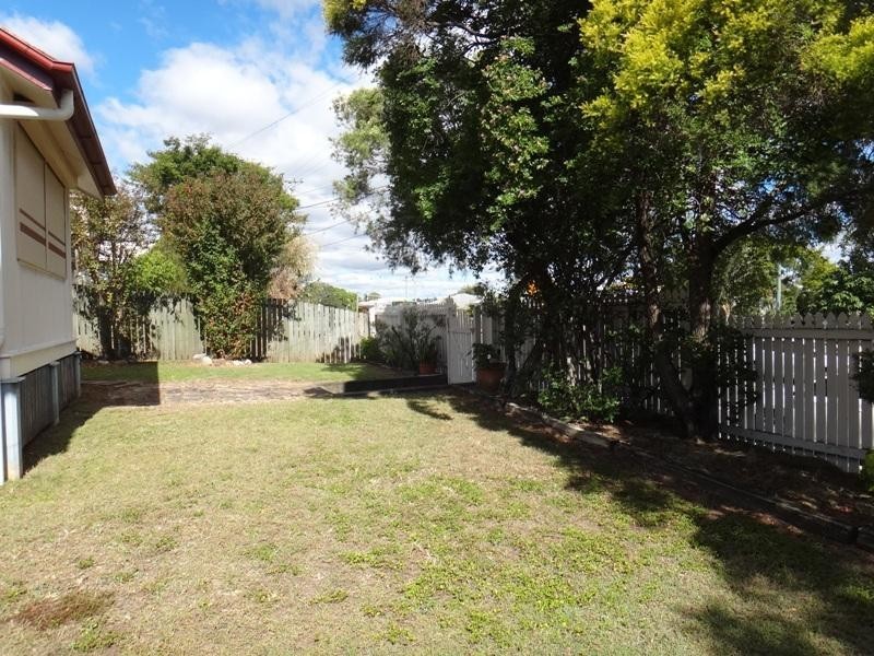 73 Downs  St, North Ipswich QLD 4305