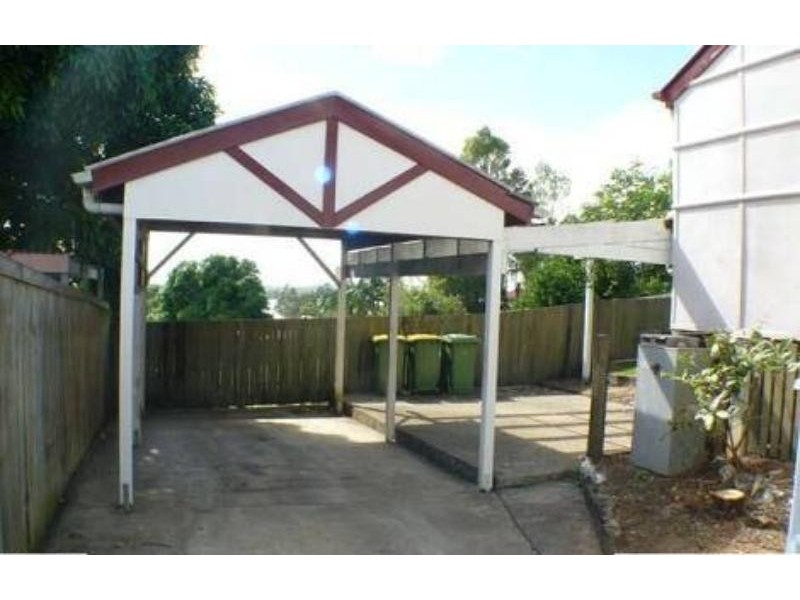 73 Downs  St, North Ipswich QLD 4305