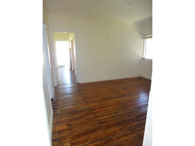 18  Ferguson St, Ipswich QLD 4305