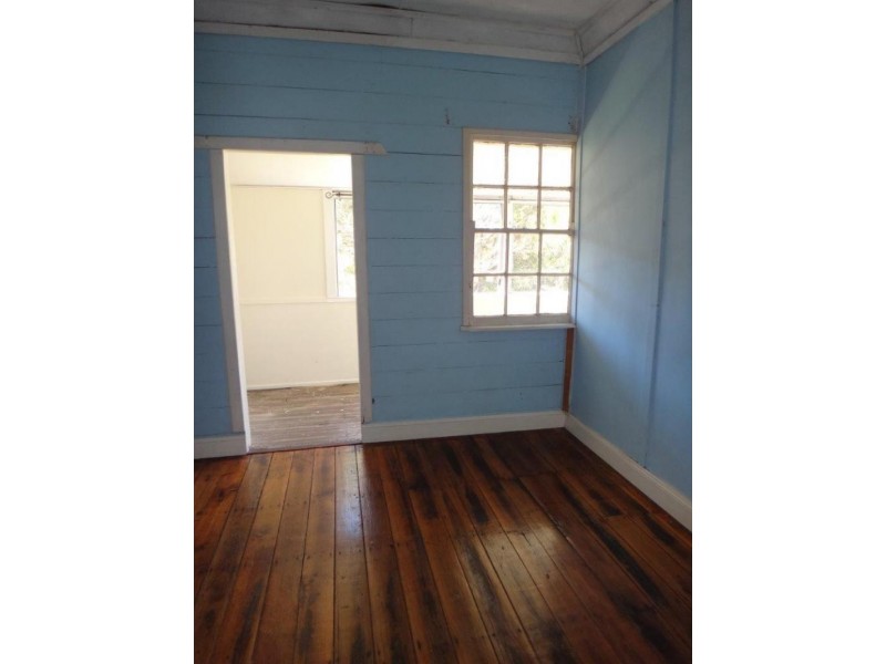 18  Ferguson St, Ipswich QLD 4305