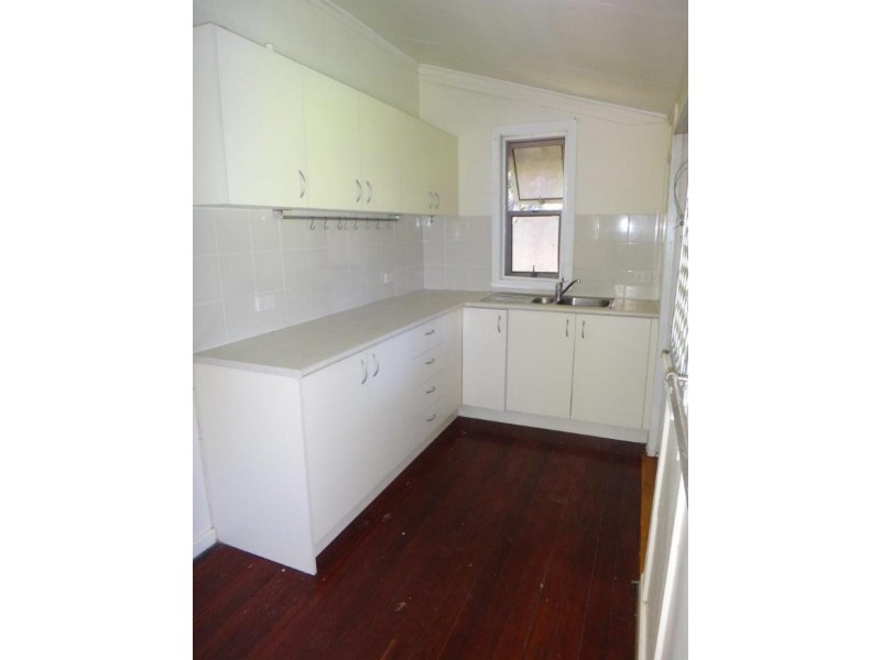 18  Ferguson St, Ipswich QLD 4305