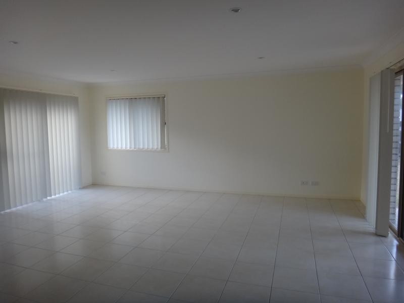 13 Friendship St, Brassall QLD 4305