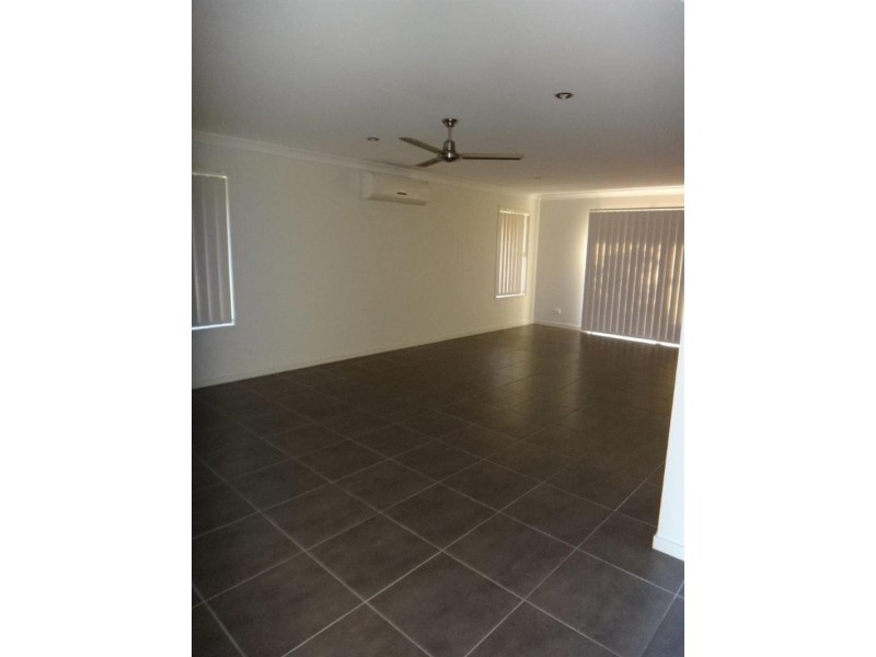 71 Park Edge Dr, Springfield Lakes QLD 4300