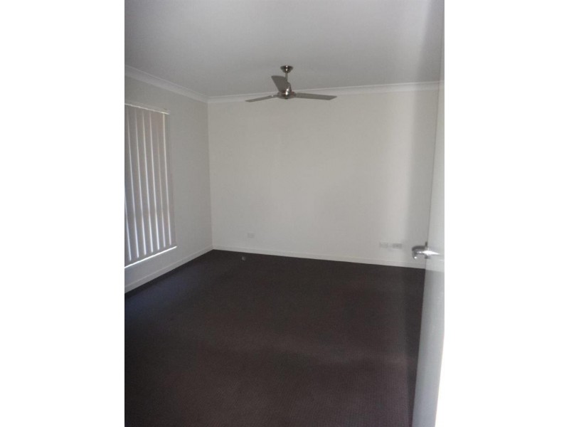 71 Park Edge Dr, Springfield Lakes QLD 4300