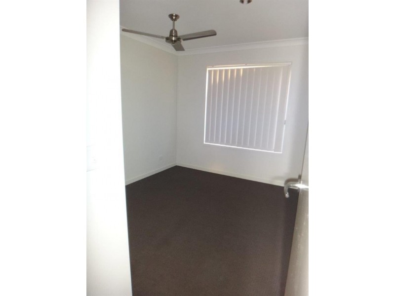 71 Park Edge Dr, Springfield Lakes QLD 4300