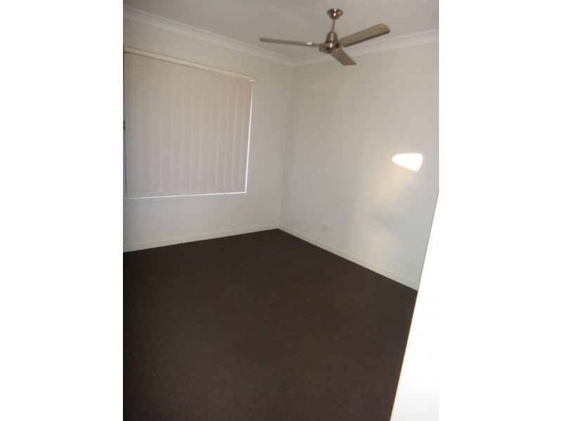 71 Park Edge Dr, Springfield Lakes QLD 4300