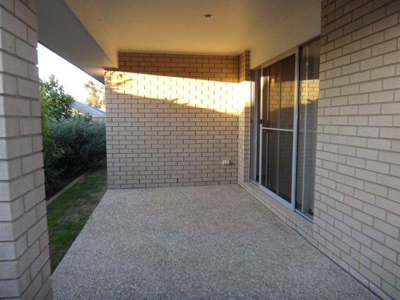 71 Park Edge Dr, Springfield Lakes QLD 4300