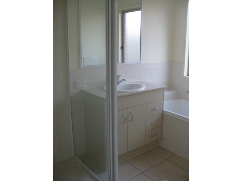 8 Borrowdale Ct, Brassall QLD 4305