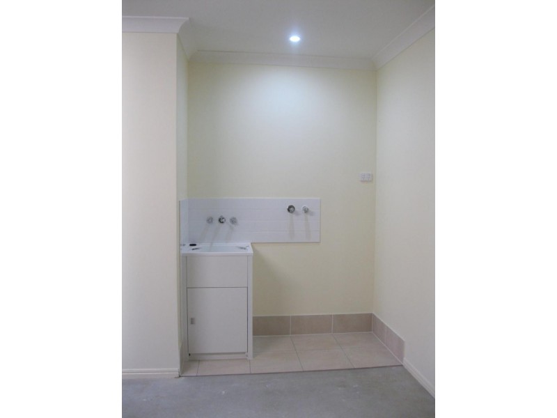 8 Borrowdale Ct, Brassall QLD 4305