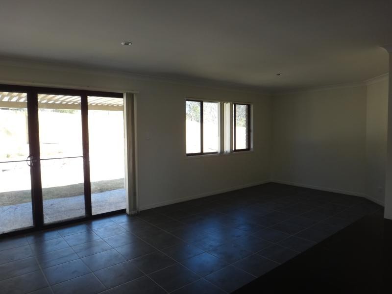 21 Belle Ct, Redbank QLD 4301
