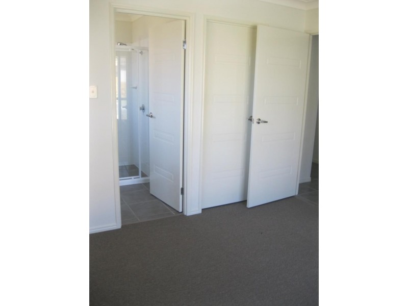 10 Friendship  Pl, Brassall QLD 4305