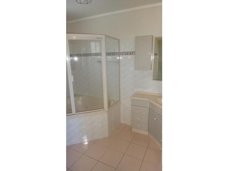 3 Windle  Rd, Brassall QLD 4305