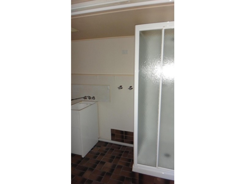 3 Windle  Rd, Brassall QLD 4305