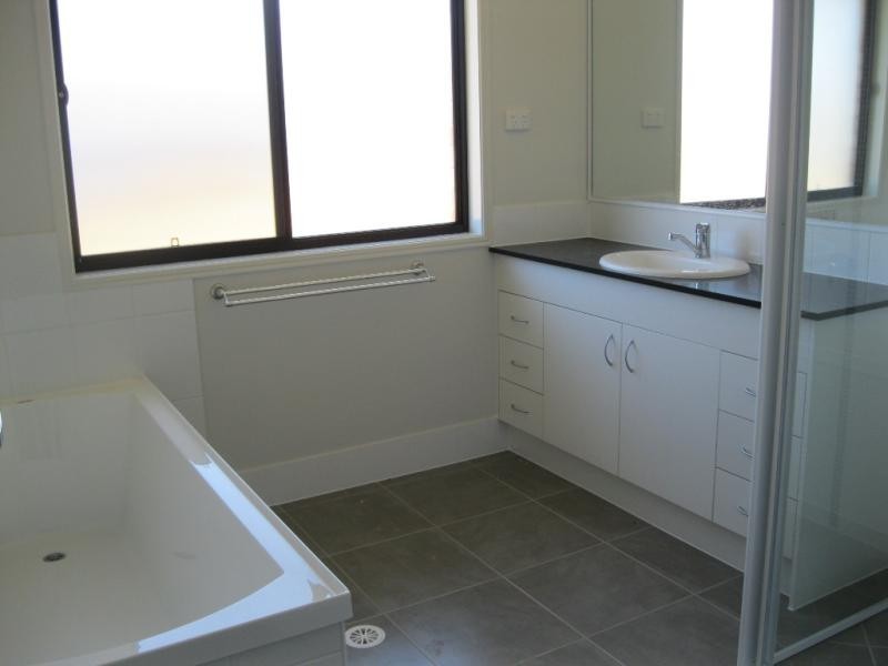 11 Borrowdale Ct, Brassall QLD 4305