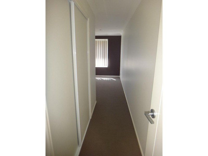 33 Neptune Cres, Brassall QLD 4305